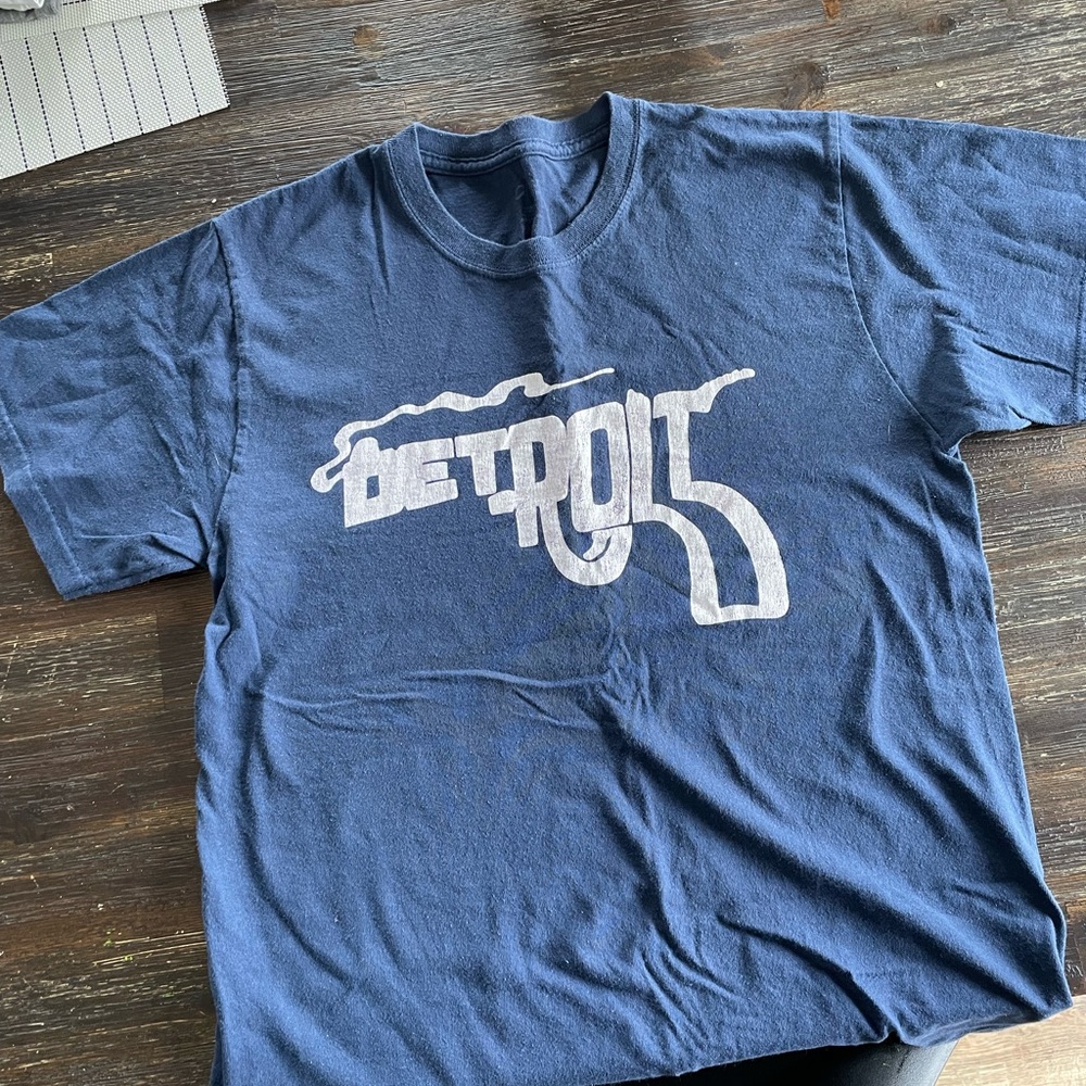 Detroit Men’s T shirt size M